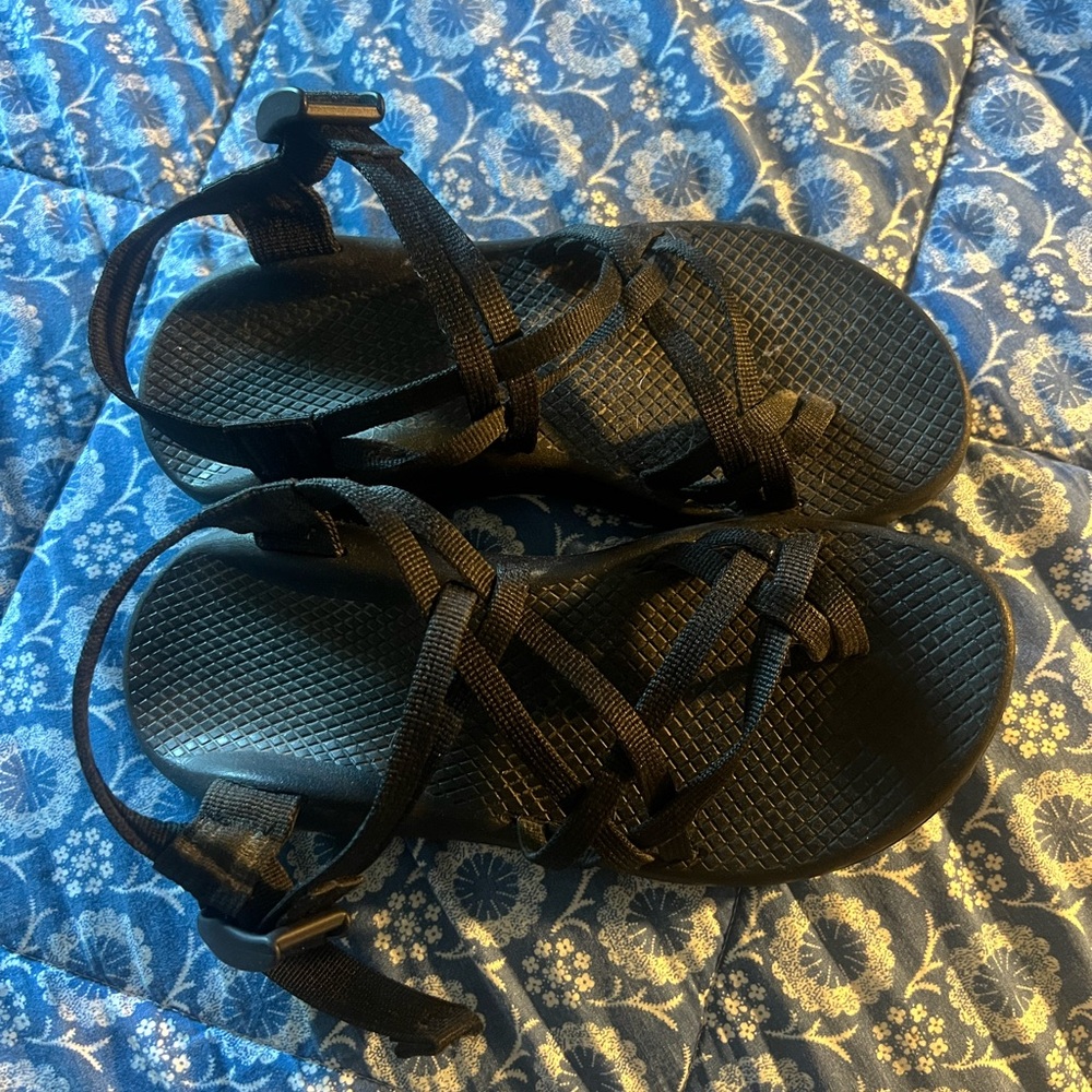 Chaco Size 7 Women's Black Strappy Sandals